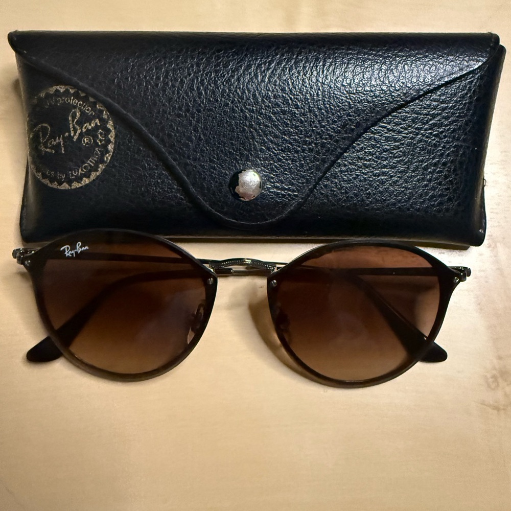 Ray-Ban Woman’s Round Sunglasses in Brown with Black Frame